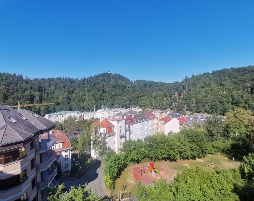 Ubytovani Ester - Utulny Byt V Lazenskem Centru Karlovych Varu Se Zahradkou Apartment Karlovy Vary Exterior photo